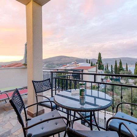 Apartments Villa Kameja Donji Okrug  Εξωτερικό φωτογραφία