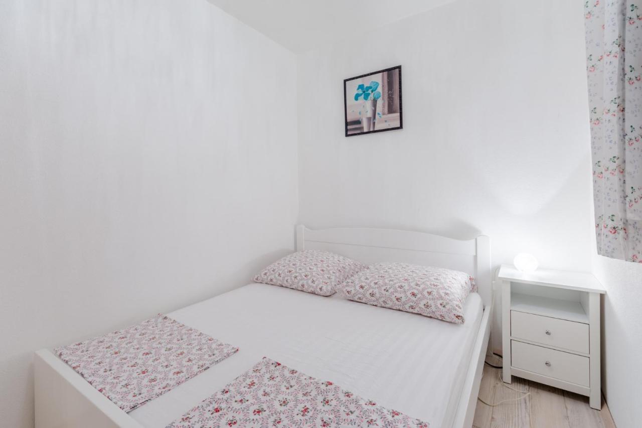Apartments Villa Kameja Donji Okrug  Δωμάτιο φωτογραφία
