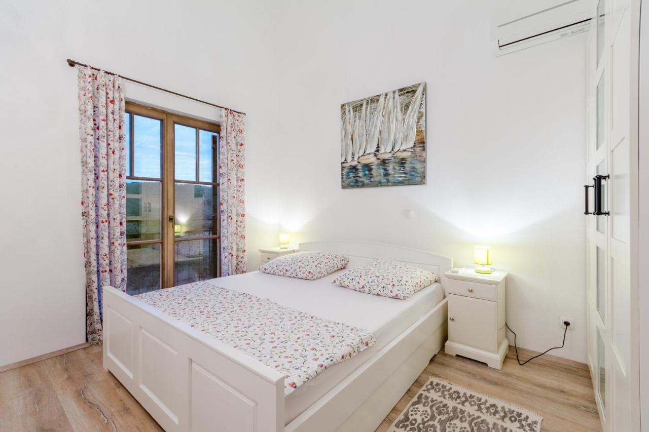 Apartments Villa Kameja Donji Okrug  Δωμάτιο φωτογραφία